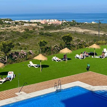Small Oasis Nelson Mandela Apartment With Sea View, Two Bedrooms, Parking, Terrace And Pool Манилва Екстериор снимка