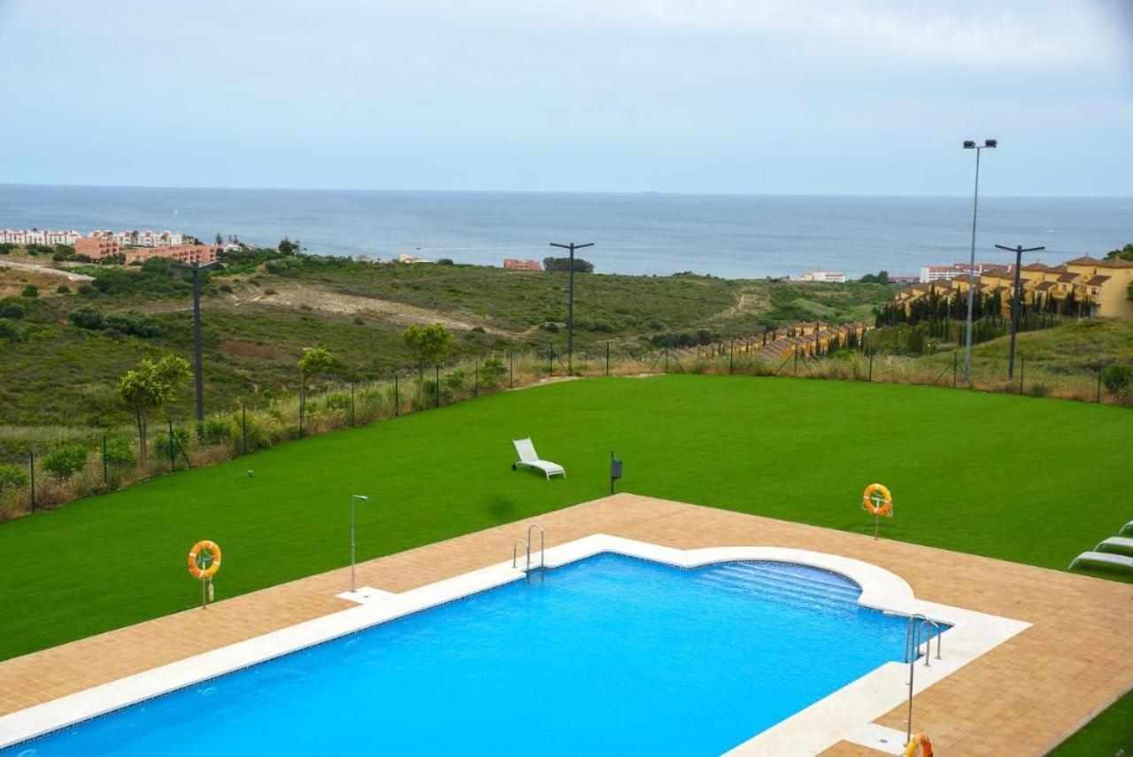 Small Oasis Nelson Mandela Apartment With Sea View, Two Bedrooms, Parking, Terrace And Pool Манилва Екстериор снимка