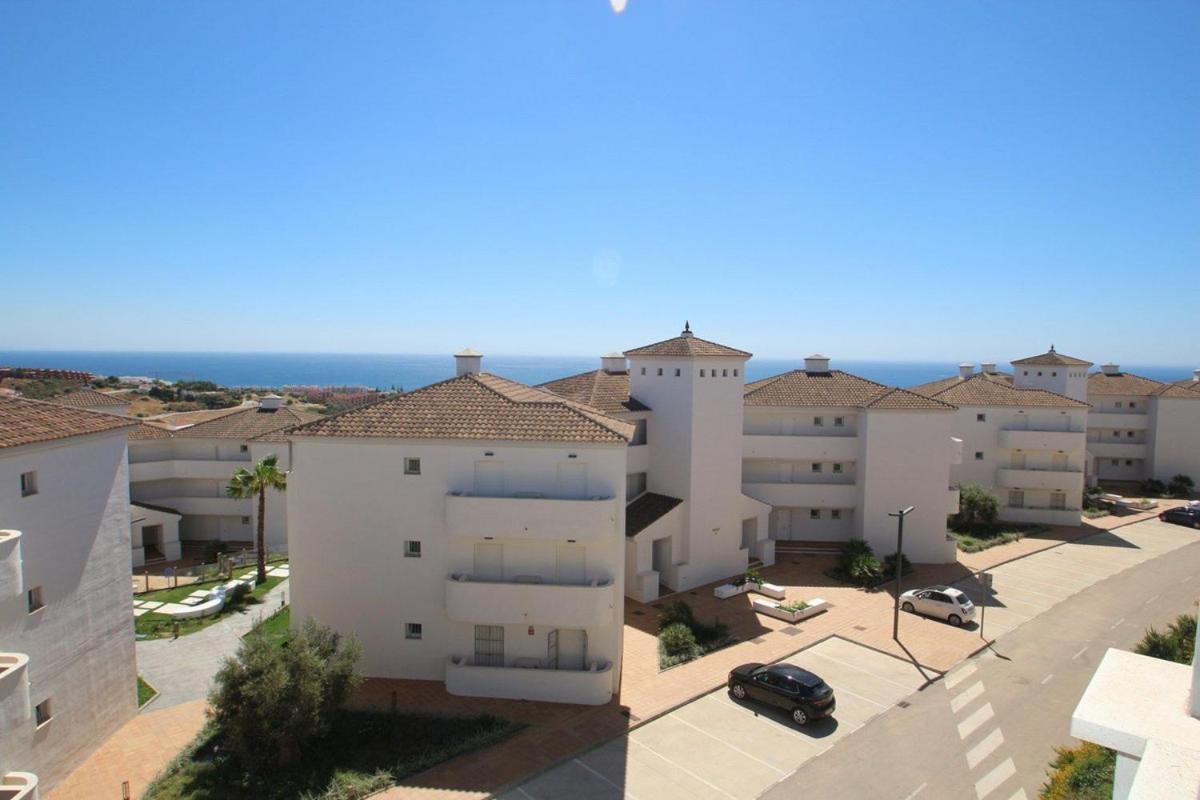 Small Oasis Nelson Mandela Apartment With Sea View, Two Bedrooms, Parking, Terrace And Pool Манилва Екстериор снимка