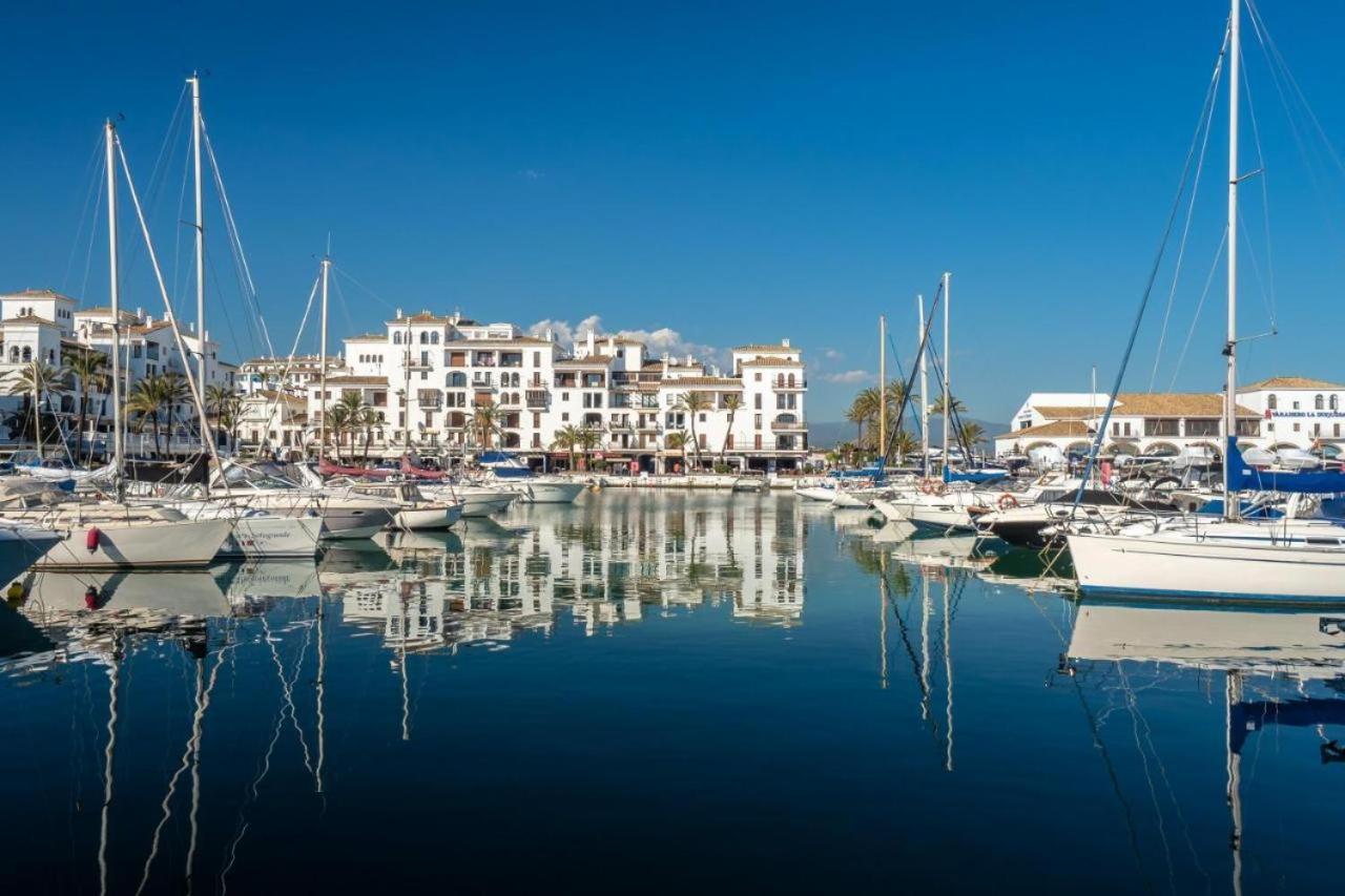 Small Oasis Nelson Mandela Apartment With Sea View, Two Bedrooms, Parking, Terrace And Pool Манилва Екстериор снимка